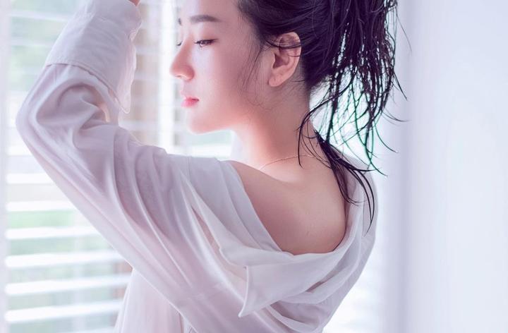 夫妻间亲密互动